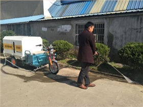 掃地車和高壓沖洗車助力物業(yè)小區(qū)清潔 掃地車和高壓沖洗車助力物業(yè)小區(qū)清潔