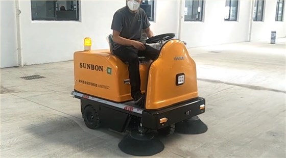 小型車(chē)間掃地機(jī)順利交付—泰興客戶見(jiàn)證 小型車(chē)間掃地機(jī)順利交付—泰興客戶見(jiàn)證