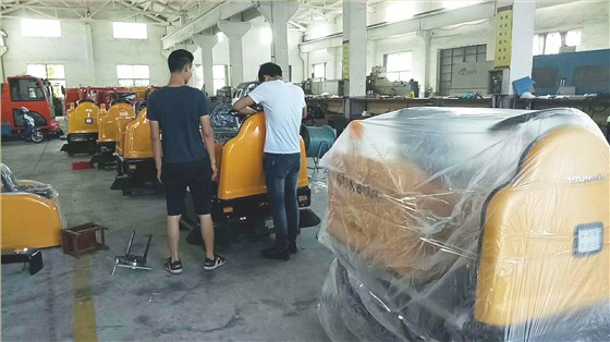 小型車(chē)間掃地機(jī)陸續(xù)出貨江蘇沙鋼集團(tuán) 小型車(chē)間掃地機(jī)陸續(xù)出貨江蘇沙鋼集團(tuán)