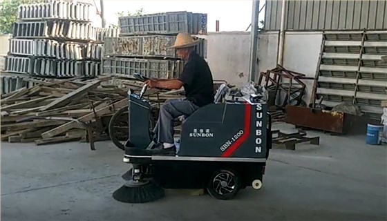 小型車間掃地機(jī)1200順利交付蘇州煜天架業(yè) 小型車間掃地機(jī)1200順利交付蘇州煜天架業(yè)