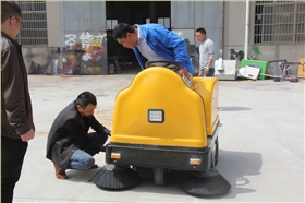 掃地車廠家解密底盤保養(yǎng)的重要性 掃地車廠家解密底盤保養(yǎng)的重要性