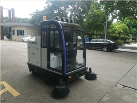掃地車選擇質(zhì)量比價(jià)格更重要 掃地車選擇質(zhì)量比價(jià)格更重要