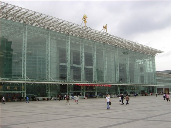 電動(dòng)掃地車(chē)助力車(chē)站清潔 電動(dòng)掃地車(chē)助力車(chē)站清潔