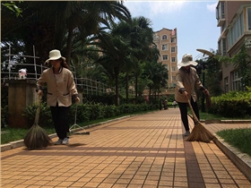 什么樣的電動(dòng)掃地車(chē)適合在小區(qū)工作