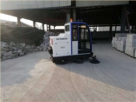 電動(dòng)掃地車(chē)應(yīng)用廣泛適用于大面積清掃場(chǎng)所 電動(dòng)掃地車(chē)應(yīng)用廣泛適用于大面積清掃場(chǎng)所