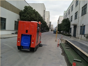 電動(dòng)掃地車解決工業(yè)廠區(qū)清潔難題 電動(dòng)掃地車解決工業(yè)廠區(qū)清潔難題