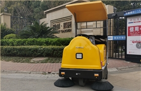 幾點(diǎn)簡(jiǎn)單的理由讓您愛(ài)上圣倍諾物業(yè)掃地車 幾點(diǎn)簡(jiǎn)單的理由讓您愛(ài)上圣倍諾物業(yè)掃地車