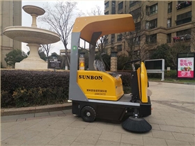 小區(qū)選擇什么類型的電動掃地車