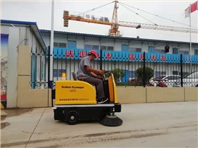 如何選購一臺實用的工業(yè)掃地車 如何選購一臺實用的工業(yè)掃地車