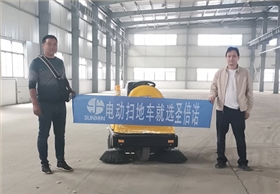 工業(yè)掃地車助力無(wú)錫絲桿廠開(kāi)荒保潔