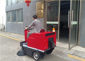 小型電動(dòng)掃地車(chē)走進(jìn)浙江大學(xué)工業(yè)技術(shù)研究院