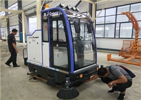電動掃地機(jī)順利交付浙江湖州某汽車設(shè)備廠