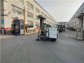 電動(dòng)掃地機(jī)在工廠應(yīng)用