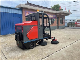 工廠掃地車在倉庫的應(yīng)用