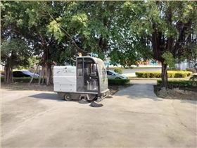 閉式電動清掃車的應(yīng)用場所也非常廣泛