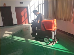 洗地機(jī)在工業(yè)環(huán)境中的革命性影響