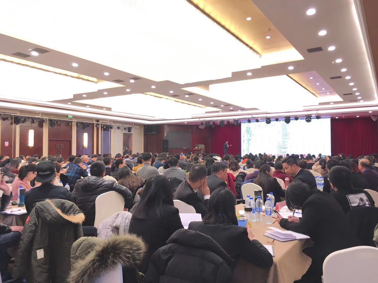圣倍諾掃地車廠家在牛商網(wǎng)學習