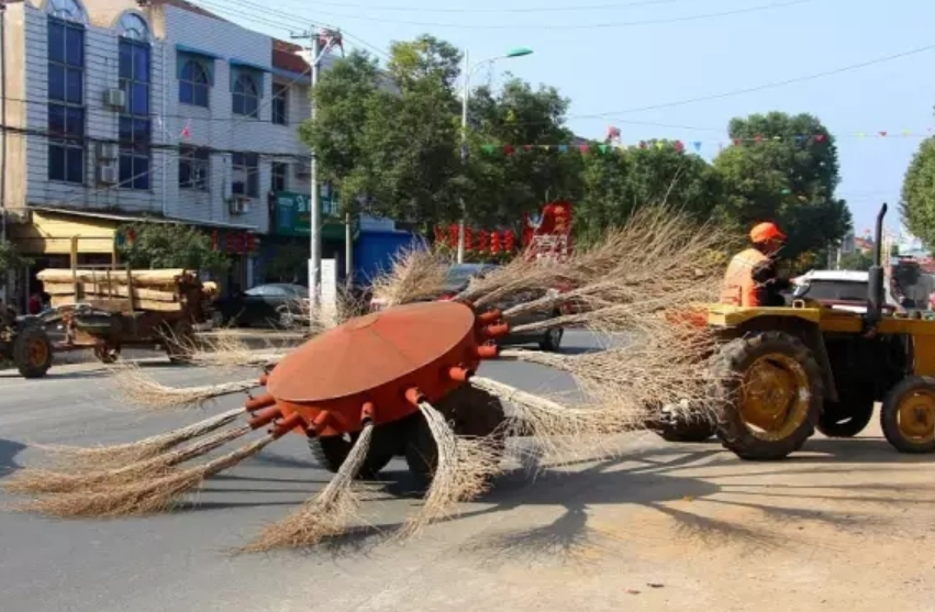 電動(dòng)掃地機(jī)在農(nóng)村環(huán)衛(wèi)的重要性 電動(dòng)掃地機(jī)在農(nóng)村環(huán)衛(wèi)的重要性