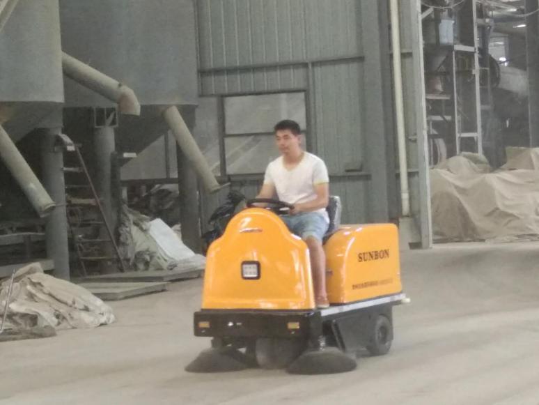 車間掃地機(jī)的優(yōu)勢(shì)有哪些 車間掃地機(jī)的優(yōu)勢(shì)有哪些