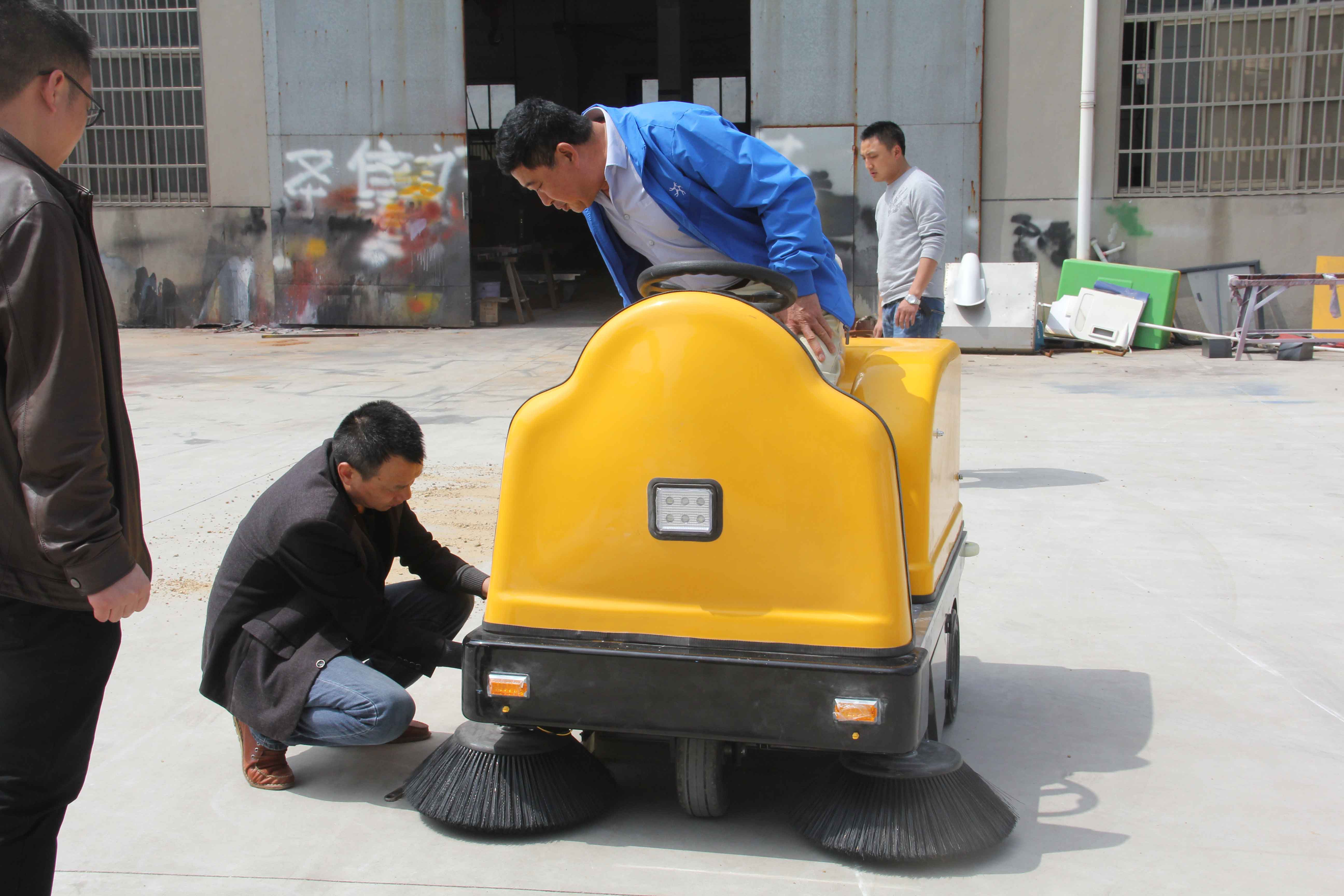 如何挑選合格的掃地車廠家 如何挑選合格的掃地車廠家