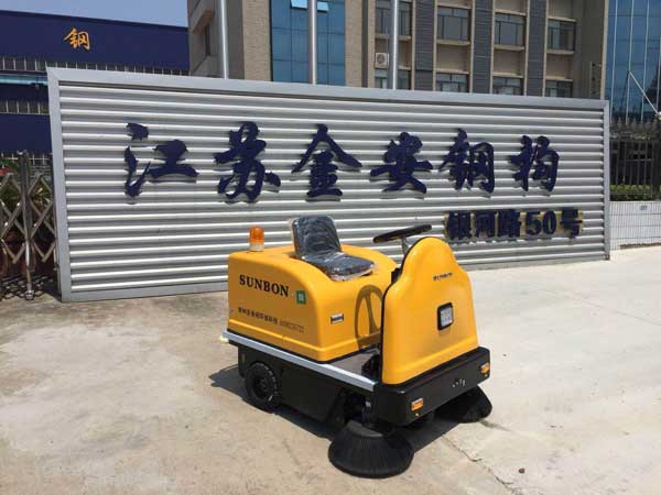 小型車(chē)間掃地機(jī)順利交付江蘇金安鋼構(gòu) 小型車(chē)間掃地機(jī)順利交付江蘇金安鋼構(gòu)