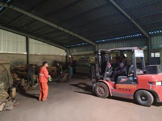 倉(cāng)庫(kù)掃地車助您解決倉(cāng)庫(kù)清掃難題 倉(cāng)庫(kù)掃地車助您解決倉(cāng)庫(kù)清掃難題