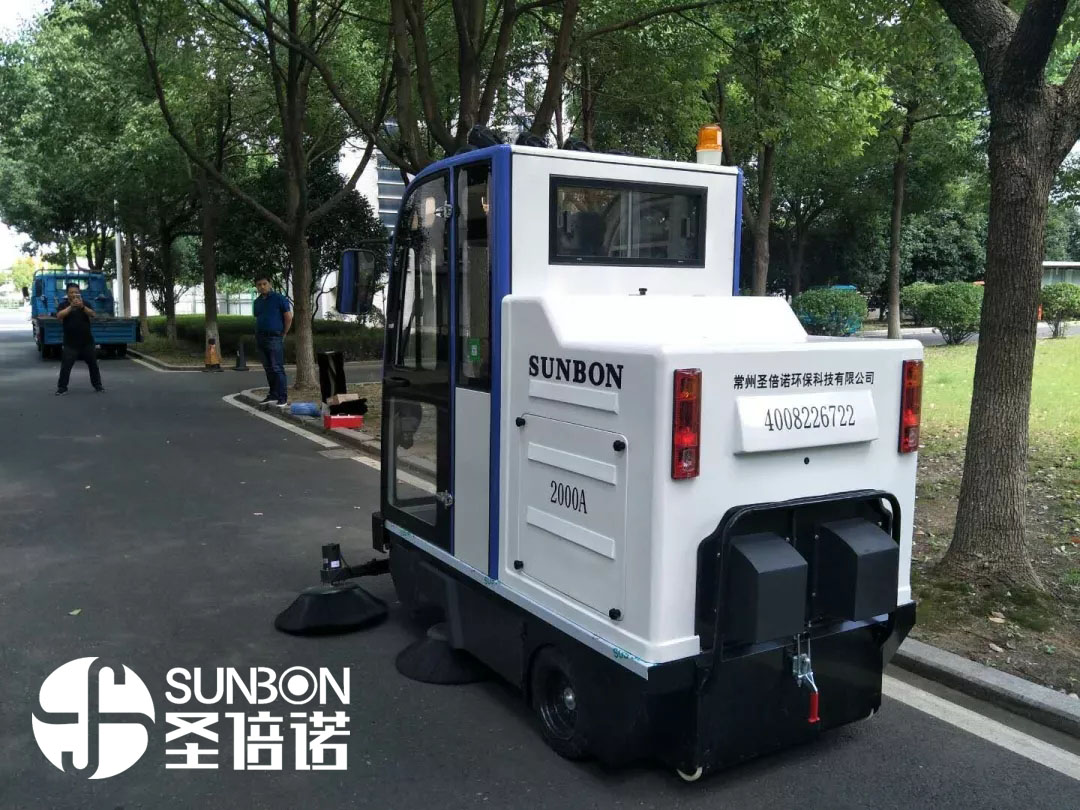 駕駛式電動掃地車的特點及注意事項 駕駛式電動掃地車的特點及注意事項