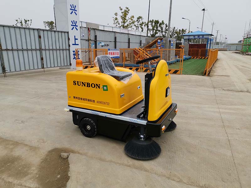 駕駛式電動掃地車的特點及注意事項 駕駛式電動掃地車的特點及注意事項