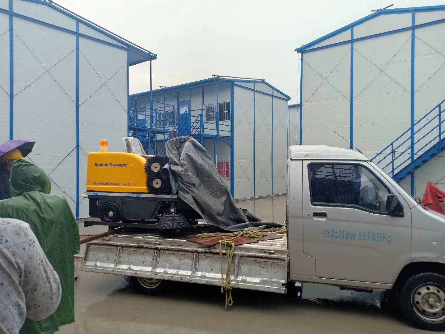 小型掃地車進(jìn)駐中億豐建設(shè)集團(tuán) 小型掃地車進(jìn)駐中億豐建設(shè)集團(tuán)