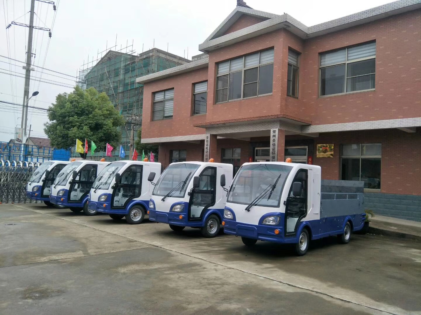 電動垃圾清運車的5大優(yōu)勢 電動垃圾清運車的5大優(yōu)勢
