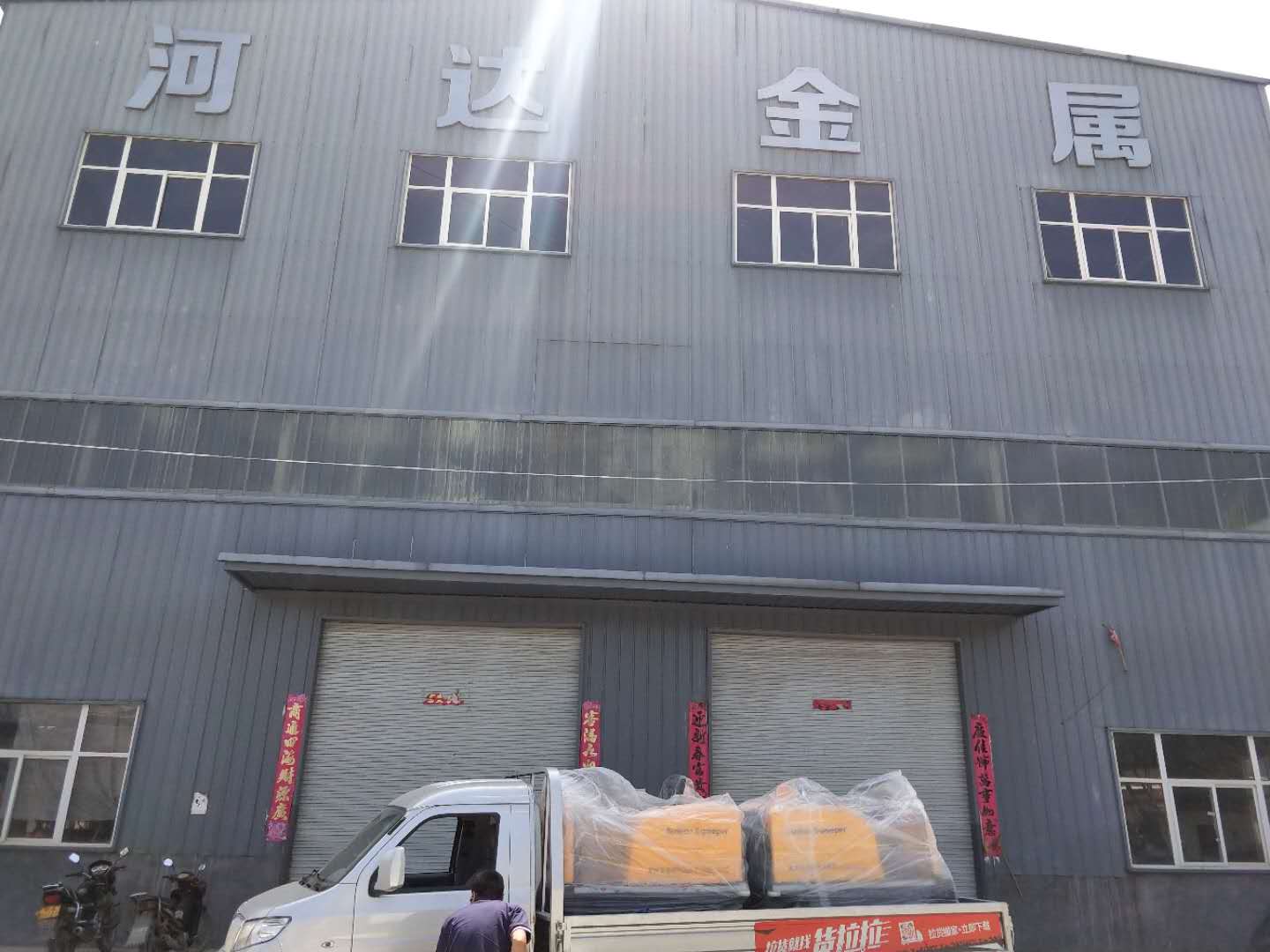小型電動掃地車進(jìn)駐河南河達(dá)金屬鎂有限公司 小型電動掃地車進(jìn)駐河南河達(dá)金屬鎂有限公司