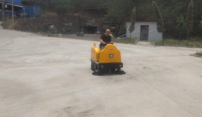 小型電動掃地車進(jìn)駐河南河達(dá)金屬鎂有限公司 小型電動掃地車進(jìn)駐河南河達(dá)金屬鎂有限公司