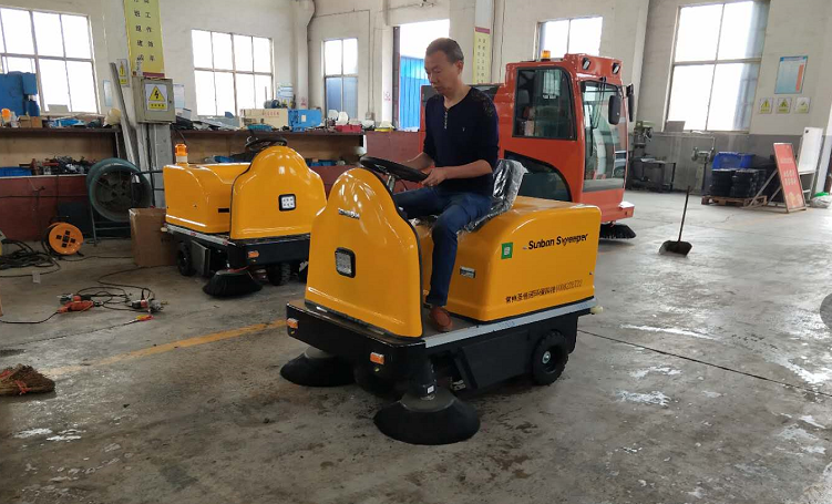 電動(dòng)清掃車(chē)能滿足工廠清潔需求提高生產(chǎn)效率 電動(dòng)清掃車(chē)能滿足工廠清潔需求提高生產(chǎn)效率
