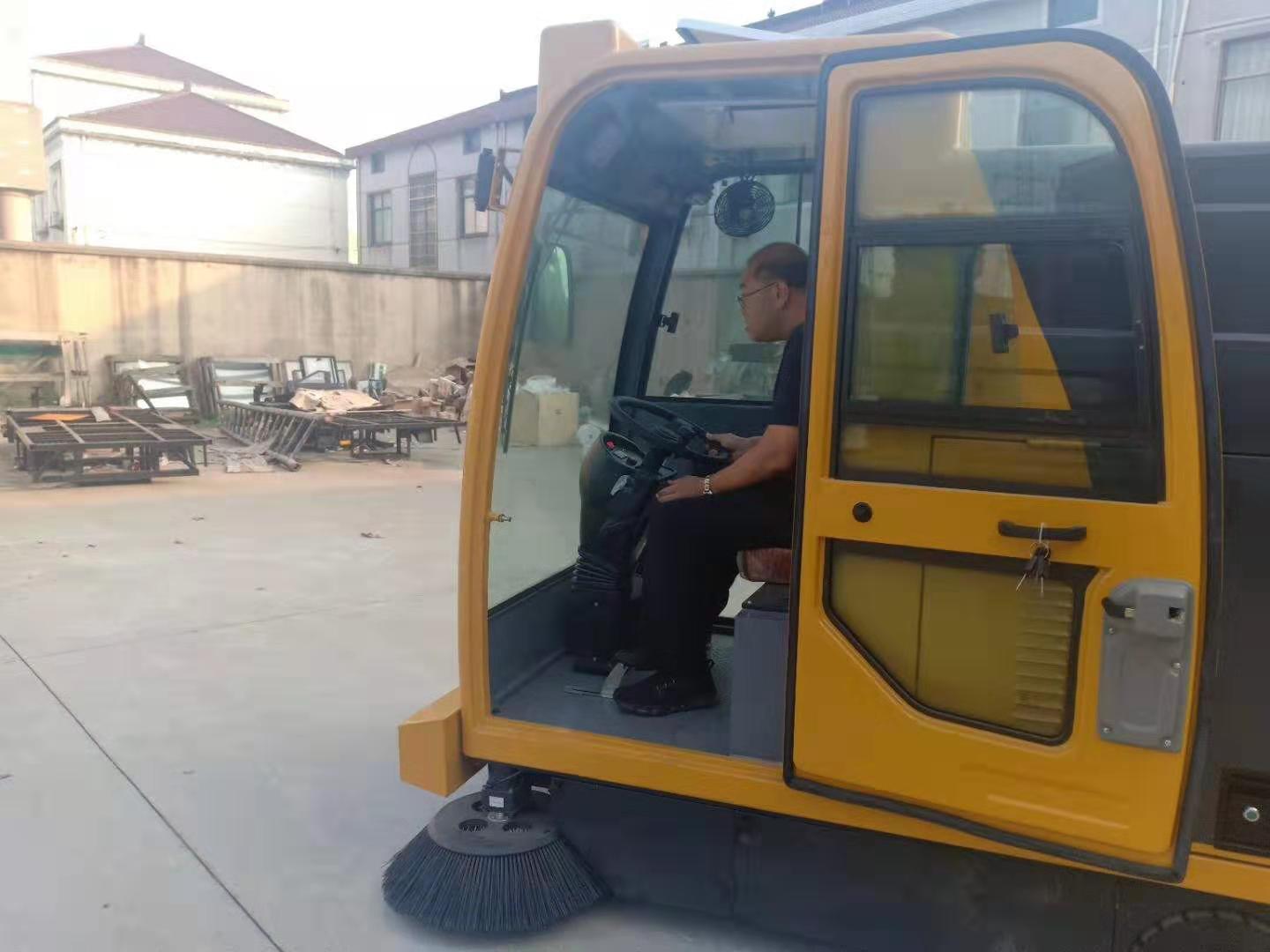 電動(dòng)掃地車(chē)2000a 電動(dòng)掃地車(chē)2000a