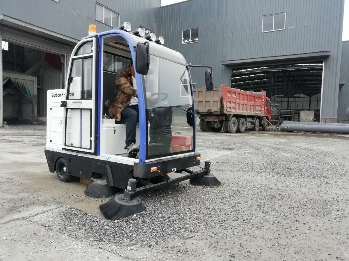 電動(dòng)掃地機(jī)好在哪里呢 電動(dòng)掃地機(jī)好在哪里呢