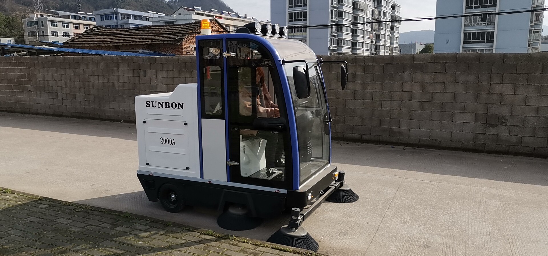 電動(dòng)掃地車在無(wú)錫天山水泥廠的應(yīng)用案例 電動(dòng)掃地車在無(wú)錫天山水泥廠的應(yīng)用案例