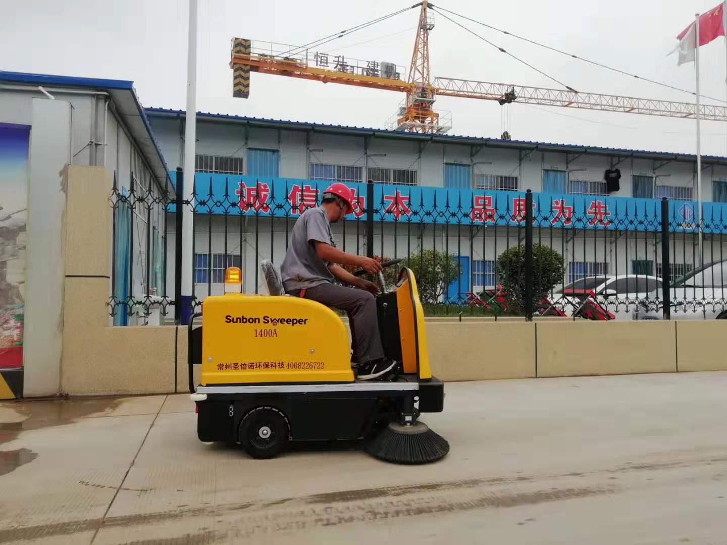 如何選購一臺實用的工業(yè)掃地車
