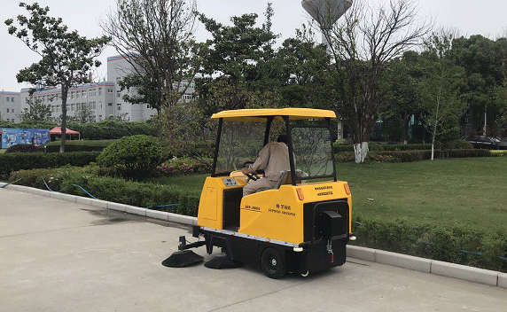 山東淄博老客戶再次訂購1800A掃地車