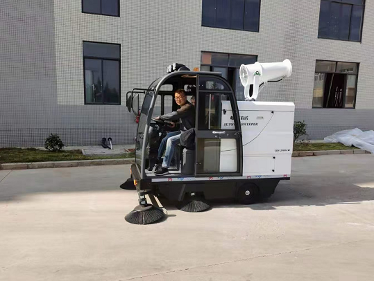 廣東某科技公司采購(gòu)電動(dòng)清掃車助力廠區(qū)清潔
