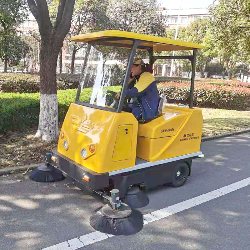 小型電動掃地車
