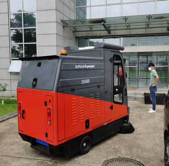 全封閉駕駛式掃地車(chē)