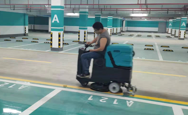 有必要使用大型車庫驅(qū)動洗地機嗎