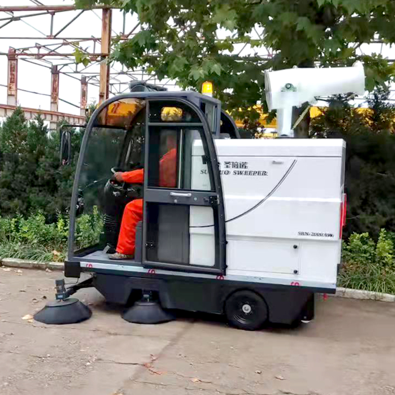 企業(yè)使用電動清掃車可以有效地減少人力，降低企業(yè)成本
