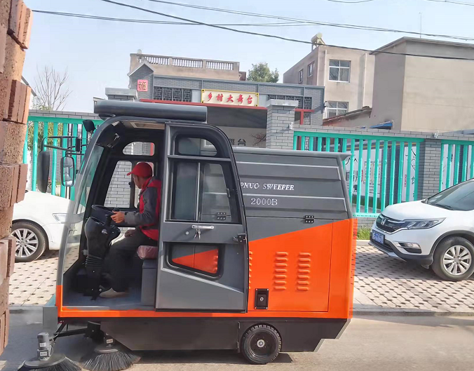 駕駛式電動掃地車
