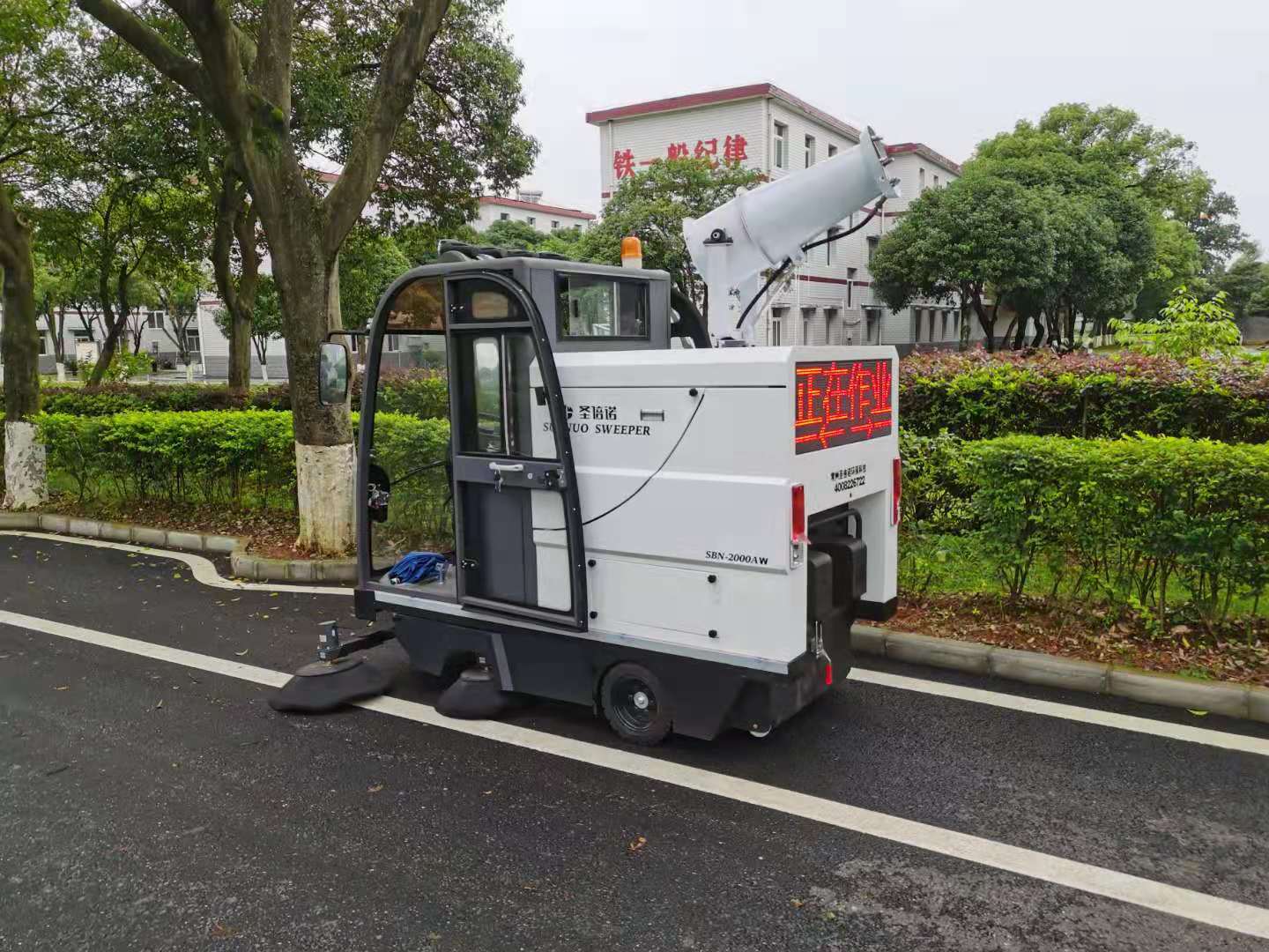 電動(dòng)洗地機(jī)和電動(dòng)掃地車的區(qū)別