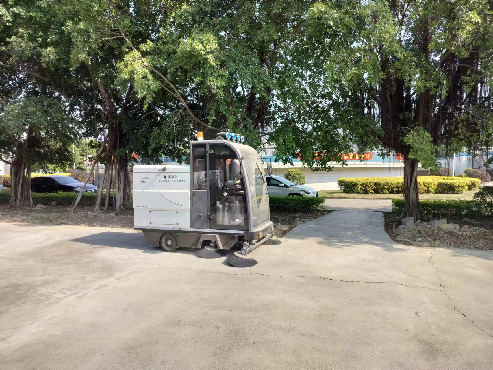 閉式電動清掃車的應用場所也非常廣泛