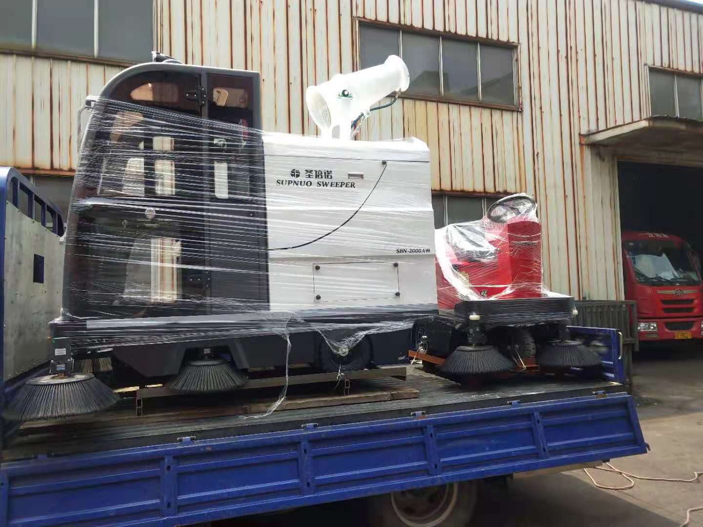 電動(dòng)清掃車讓我們能夠快速完成清掃工作