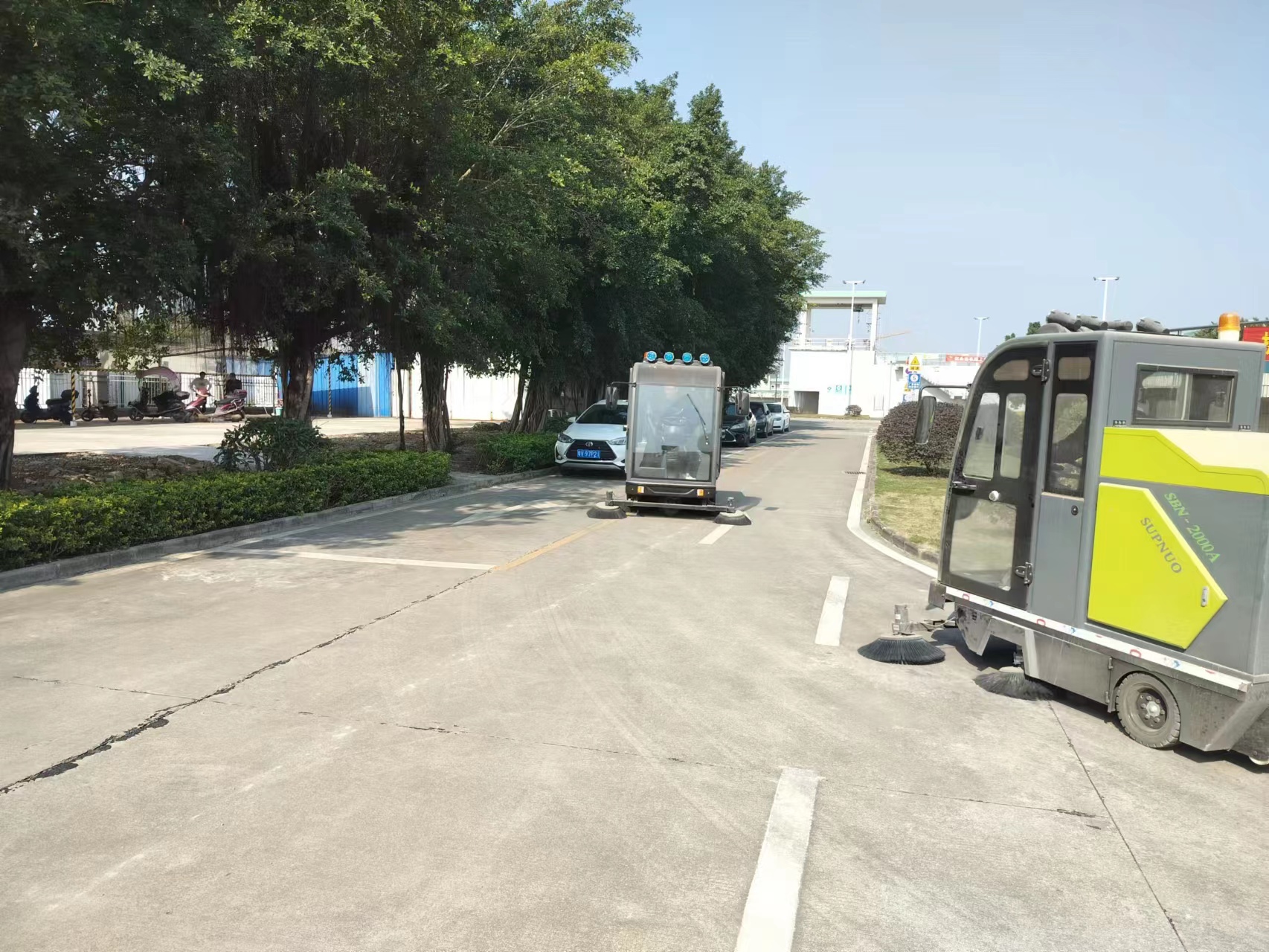 電動清掃車逐漸成為城鎮(zhèn)街道清掃的主力軍
