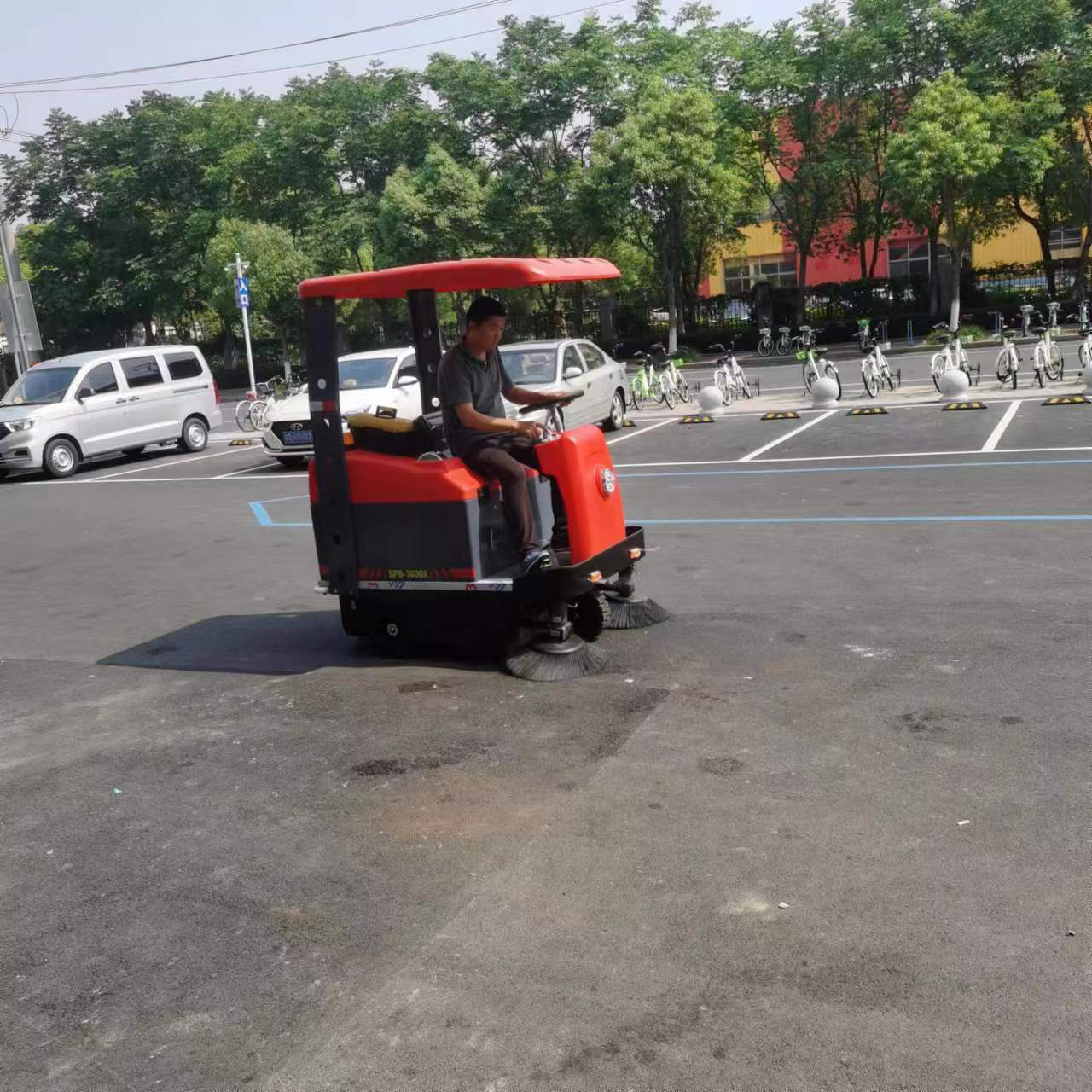 推薦哪個品牌的工廠清掃車更實用高效？