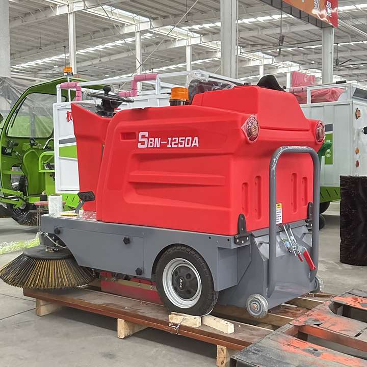 工業(yè)掃地車：現(xiàn)代清潔的得力助手